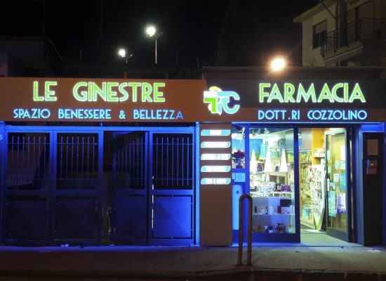 Insegne farmacie in dbond con scritte in plexiglas luminose